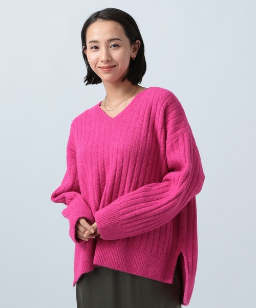 BAYFLOW（ベイフロー）の「ワイドリブＶネックニットプルオーバー（ニット/セーター・レディース・グリーン/ピンク/ブルー/オフホワイト/チャコールグレー・FREE）」の7枚目の写真