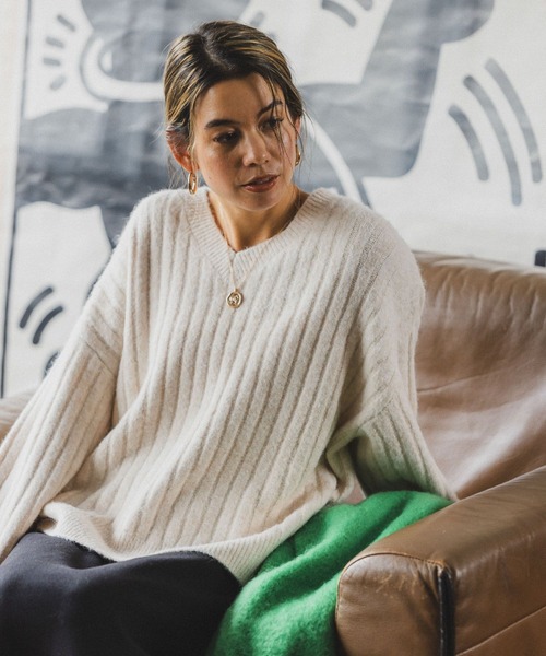 BAYFLOW（ベイフロー）の「ワイドリブＶネックニットプルオーバー（ニット/セーター・レディース・グリーン/ピンク/ブルー/オフホワイト/チャコールグレー・FREE）」の9枚目の写真