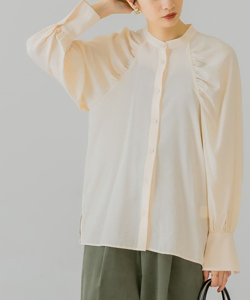 KBF（ケイビーエフ）の「ギャザースリーブトップス（シャツ/ブラウス・レディース・ブラック/カーキ/アイボリー・ONE）」の4枚目の写真