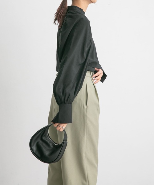 KBF（ケイビーエフ）の「ギャザースリーブトップス（シャツ/ブラウス・レディース・ブラック/カーキ/アイボリー・ONE）」の11枚目の写真