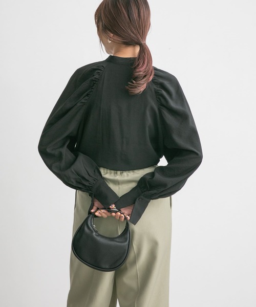 KBF（ケイビーエフ）の「ギャザースリーブトップス（シャツ/ブラウス・レディース・ブラック/カーキ/アイボリー・ONE）」の12枚目の写真
