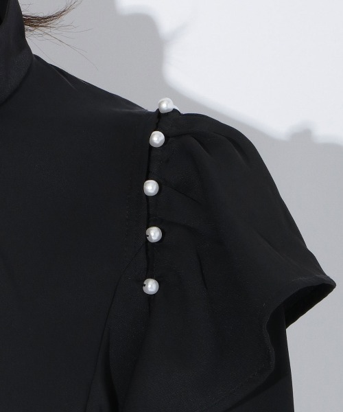 AND COUTURE（アンドクチュール）の「パール肩開きミニ