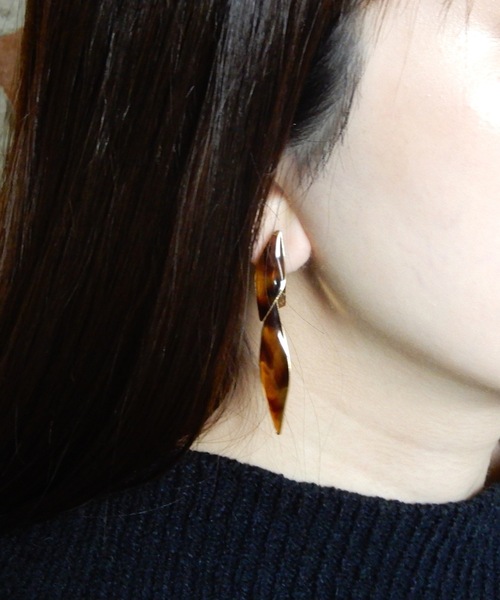 The Rule(ザルール)の「The Rule ザルール : Leaf 2way pierced earring 2連リーフ ピアス(ピアス(両耳用)・レディース・クリア/オフホワイト/グレー/ブラウン・FREE)」の3枚目の写真