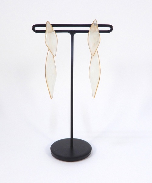 The Rule(ザルール)の「The Rule ザルール : Leaf 2way pierced earring 2連リーフ ピアス(ピアス(両耳用)・レディース・クリア/オフホワイト/グレー/ブラウン・FREE)」の7枚目の写真