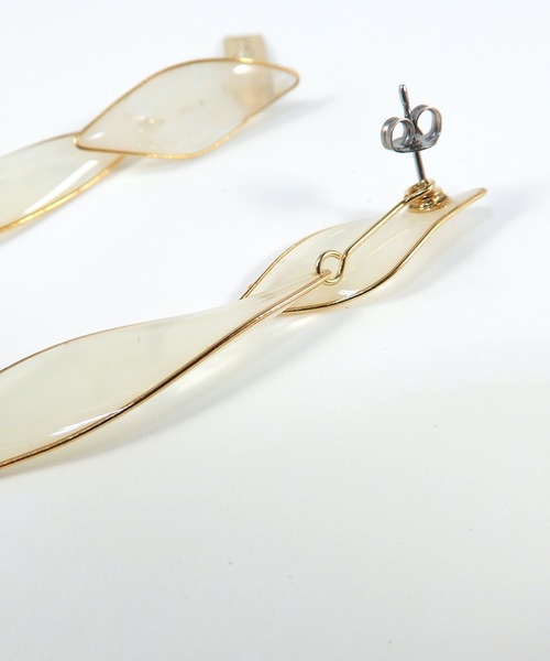 The Rule(ザルール)の「The Rule ザルール : Leaf 2way pierced earring 2連リーフ ピアス(ピアス(両耳用)・レディース・クリア/オフホワイト/グレー/ブラウン・FREE)」の6枚目の写真