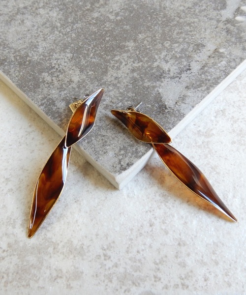The Rule(ザルール)の「The Rule ザルール : Leaf 2way pierced earring 2連リーフ ピアス(ピアス(両耳用)・レディース・クリア/オフホワイト/グレー/ブラウン・FREE)」の5枚目の写真