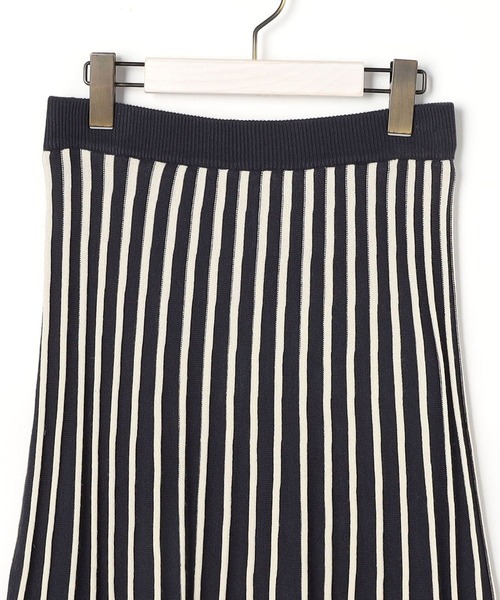 NICOLE white（ニコルホワイト）の「配色ラインニットプリーツスカート（スカート・レディース・ネイビー/オフホワイト/サックスブルー・FREE）」の8枚目の写真