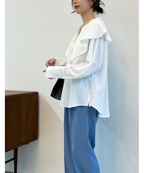 Re:EDIT（リエディ）の「キーネックデザインビッグカラーブラウス（シャツ/ブラウス・レディース・イエロー/ブルー/ホワイト/ブラック・LARGE/MEDIUM）」の12枚目の写真