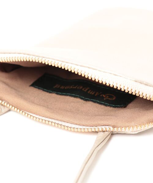 Ampersand(アンパサンド)の「Ampersand / アンパサンド ソフトレザー スマホポシェット フォンポーチ soft leather phone pochette AP21 A12 APS(ショルダーバッグ・レディース・ブラック/シルバー/ゴールド・FREE)」の6枚目の写真
