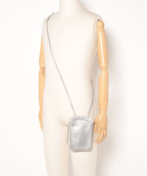 Ampersand(アンパサンド)の「Ampersand / アンパサンド ソフトレザー スマホポシェット フォンポーチ soft leather phone pochette AP21 A12 APS(ショルダーバッグ・レディース・ブラック/シルバー/ゴールド・FREE)」の7枚目の写真