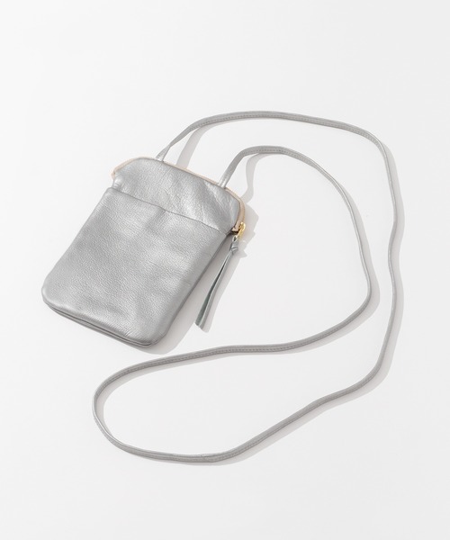 Ampersand(アンパサンド)の「Ampersand / アンパサンド ソフトレザー スマホポシェット フォンポーチ soft leather phone pochette AP21 A12 APS(ショルダーバッグ・レディース・ブラック/シルバー/ゴールド・FREE)」の2枚目の写真