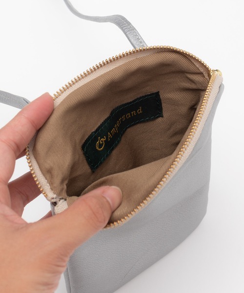 Ampersand(アンパサンド)の「Ampersand / アンパサンド ソフトレザー スマホポシェット フォンポーチ soft leather phone pochette AP21 A12 APS(ショルダーバッグ・レディース・ブラック/シルバー/ゴールド・FREE)」の16枚目の写真