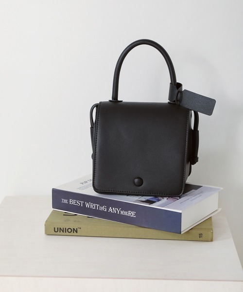 Bab(バブ)の「スクエアショルダーバッグ(ハンドバッグ・レディース・ブラック/ベージュ/アイボリー/キャメル・ONESIZE)」の3枚目の写真