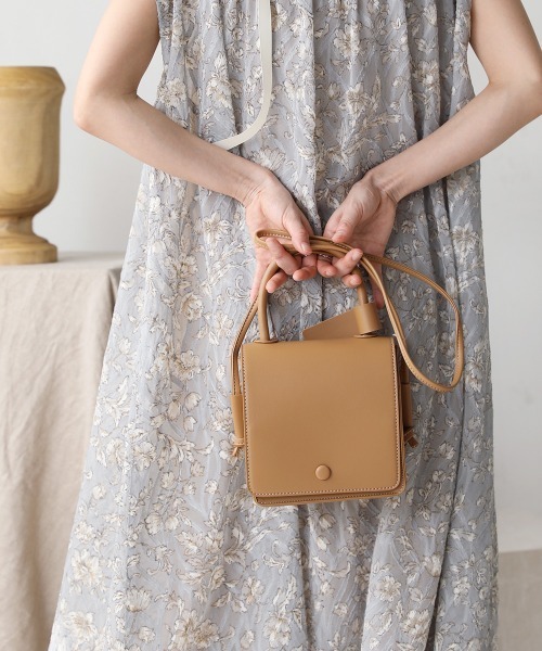 Bab(バブ)の「スクエアショルダーバッグ(ハンドバッグ・レディース・ブラック/ベージュ/アイボリー/キャメル・ONESIZE)」の13枚目の写真