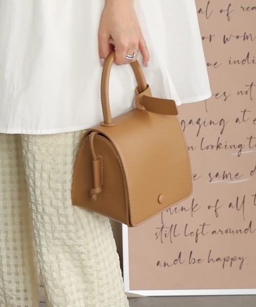 Bab(バブ)の「スクエアショルダーバッグ(ハンドバッグ・レディース・ブラック/ベージュ/アイボリー/キャメル・ONESIZE)」の21枚目の写真