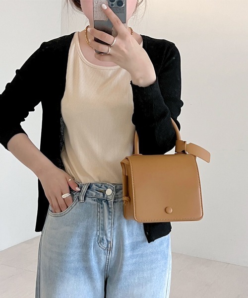 Bab(バブ)の「スクエアショルダーバッグ(ハンドバッグ・レディース・ブラック/ベージュ/アイボリー/キャメル・ONESIZE)」の12枚目の写真