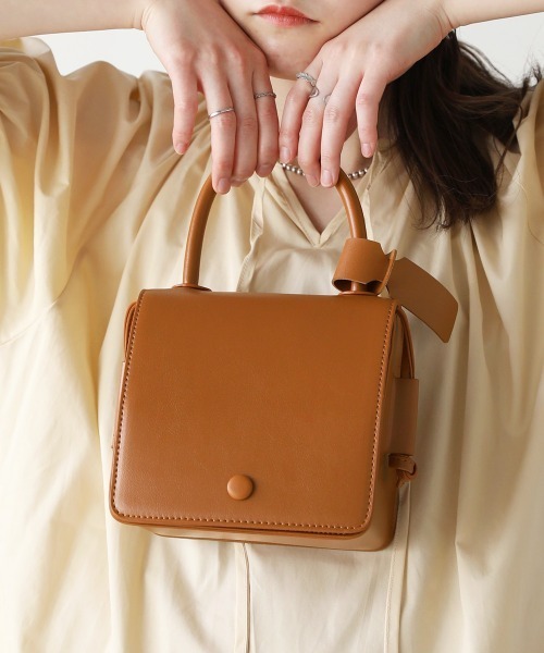 Bab(バブ)の「スクエアショルダーバッグ(ハンドバッグ・レディース・ブラック/ベージュ/アイボリー/キャメル・ONESIZE)」の14枚目の写真