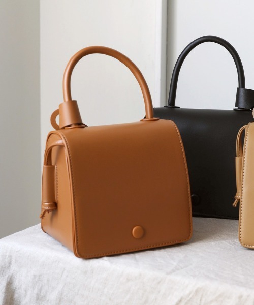 Bab(バブ)の「スクエアショルダーバッグ(ハンドバッグ・レディース・ブラック/ベージュ/アイボリー/キャメル・ONESIZE)」の6枚目の写真