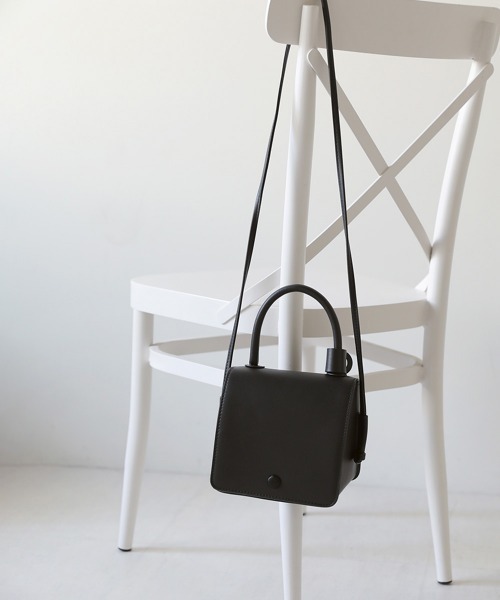 Bab(バブ)の「スクエアショルダーバッグ(ハンドバッグ・レディース・ブラック/ベージュ/アイボリー/キャメル・ONESIZE)」の7枚目の写真