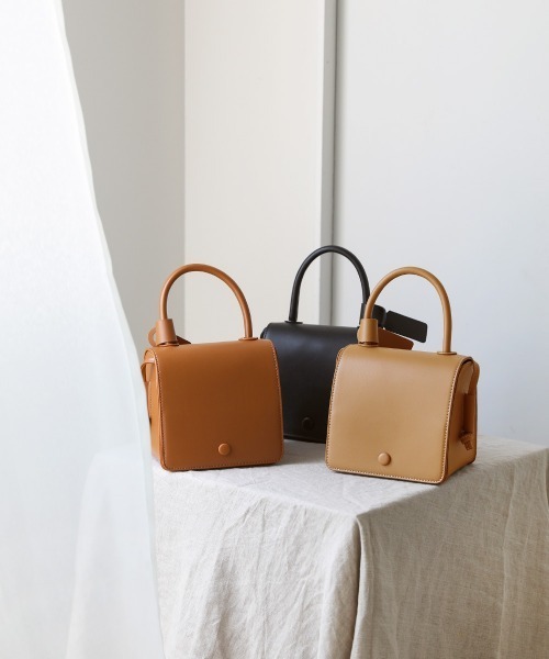 Bab(バブ)の「スクエアショルダーバッグ(ハンドバッグ・レディース・ブラック/ベージュ/アイボリー/キャメル・ONESIZE)」の19枚目の写真