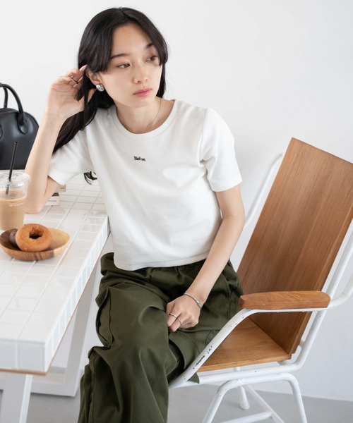 WEGO（ウィゴー）の「WEGO/ロゴ刺繍リブT（Tシャツ/カットソー・レディース・ブラック/ブラック系その他/ホワイト/その他2/その他1・FREE）」の2枚目の写真