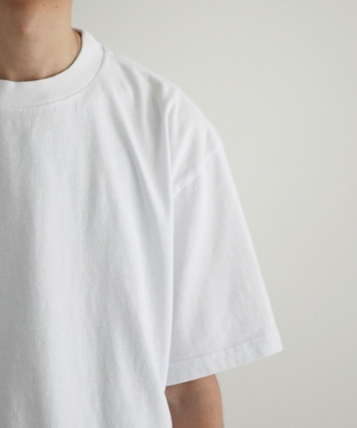 saby（サバイ）の「saby WIDE NECK TEE <MADE BY FRUIT OF THE LOOM>（Tシャツ/カットソー・メンズ・ブラック/ホワイト・1/2）」の5枚目の写真
