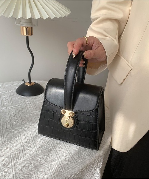 LA VORAGINE(ラ ヴォラジネ)の「ワンハンドル 型押しスクエアショルダーバッグ(ショルダーバッグ・レディース・ブラウン/ブラック・FREE)」の6枚目の写真