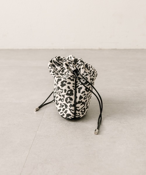 loti(ロティ)の「loti アニマル巾着ショルダー(ショルダーバッグ・レディース・ベージュ/チャコールグレー・ONE SIZE)」の5枚目の写真