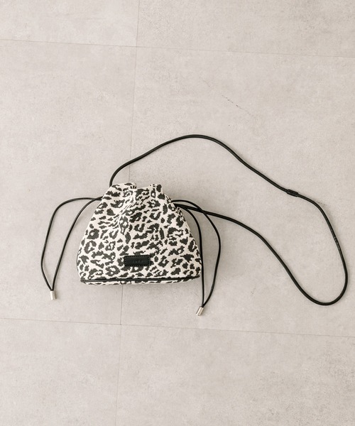 loti(ロティ)の「loti アニマル巾着ショルダー(ショルダーバッグ・レディース・ベージュ/チャコールグレー・ONE SIZE)」の10枚目の写真