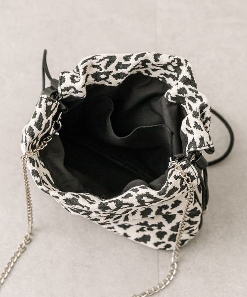 loti(ロティ)の「loti アニマル巾着ショルダー(ショルダーバッグ・レディース・ベージュ/チャコールグレー・ONE SIZE)」の14枚目の写真