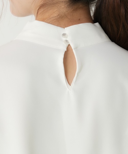 ASTORIA ODIER（アストリアオディール）の「パール＆金具使いボウタイブラウス（シャツ/ブラウス・レディース・ブルーグリーン/ホワイト/ホワイト×ブラック/ベージュ/ピンクベージュ/ラベンダー/チャコールグレー・MEDIUM/LARGE/SMALL）」の16枚目の写真