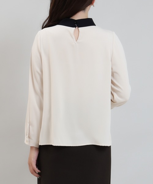 ASTORIA ODIER（アストリアオディール）の「パール＆金具使いボウタイブラウス（シャツ/ブラウス・レディース・ブルーグリーン/ホワイト/ホワイト×ブラック/ベージュ/ピンクベージュ/ラベンダー/チャコールグレー・MEDIUM/LARGE/SMALL）」の13枚目の写真