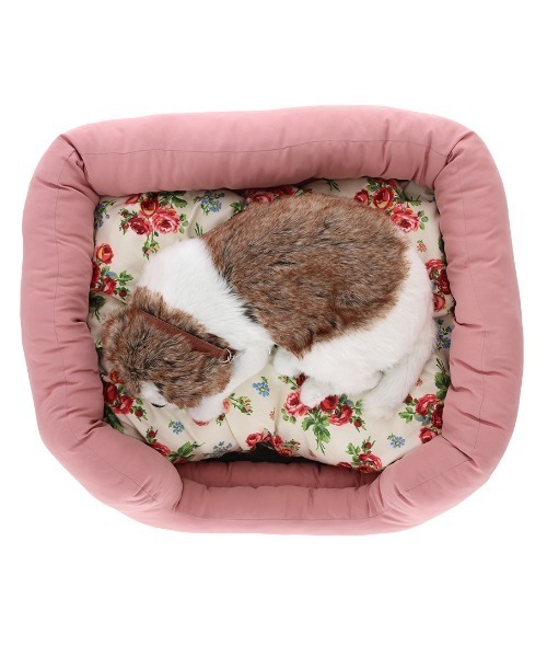 ローラアシュレ クッション付き 柄ではなく全て刺繍 ベッドメーキング