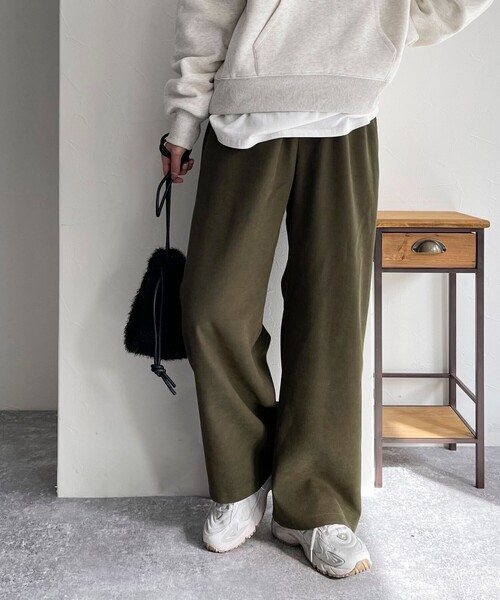 fredy emue（フレディエミュ）の「シルキーウォームツイルセミワイドパンツ（その他パンツ・レディース・ブラック/オフホワイト/カーキ/サックスブルー・36/38）」の3枚目の写真
