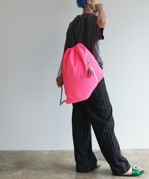 Magine（マージン）の「cheek: knapsack チークナップサック（バックパック/リュック・レディース・ブラック/グリーン/ピンク/イエロー・FREE）」の4枚目の写真