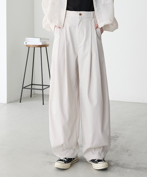 forksy.（フォルクシー）の「【forksy.】タックボリュームクラウンパンツ（スラックス・レディース・グレイッシュベージュ/ダークグレー/ピンク/ライトブルー・L/M）」の3枚目の写真