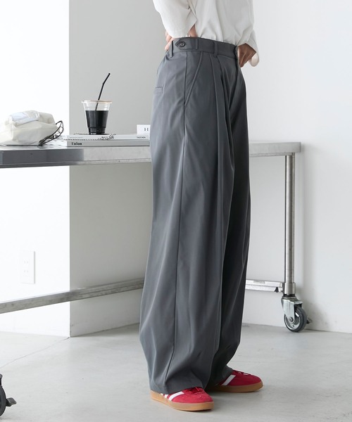 forksy.（フォルクシー）の「【forksy.】タックボリュームクラウンパンツ（スラックス・レディース・グレイッシュベージュ/ダークグレー/ピンク/ライトブルー・L/M）」の6枚目の写真