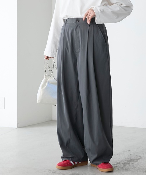 forksy.（フォルクシー）の「【forksy.】タックボリュームクラウンパンツ（スラックス・レディース・グレイッシュベージュ/ダークグレー/ピンク/ライトブルー・L/M）」の7枚目の写真