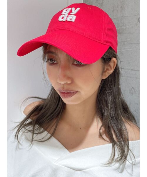 GYDA(ジェイダ)の「Square gyda embroideryキャップ(キャップ・レディース・オフホワイト/レッド/ブラック・FREE)」の1枚目の写真