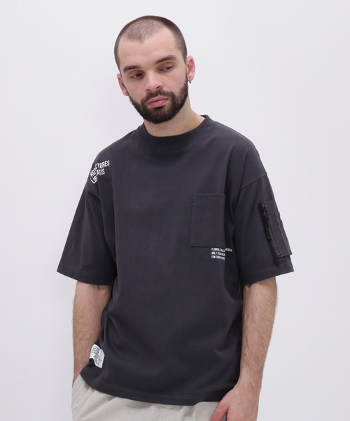 AVIREX（アヴィレックス）の「LOOSE FIT MIL. POCKET T-SHIRT / ルーズフィット ミリタリー ポケット Tシャツ / AVIREX / アヴィレックス（Tシャツ/カットソー・メンズ・ホワイト/チャコールグレー/ネイビー/オリーブ・XX-LARGE/X-LARGE/LARGE/MEDIUM）」の3枚目の写真