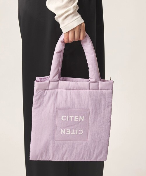 CITEN(シテン)の「<CITEN>パデッド クリア ロゴ トート S(トートバッグ・レディース・ホワイト/オレンジ/グレー/ブラック/オリーブ/シルバー/ライトブルー/ワインレッド/ライトグレー/コバルトブルー/イエロー/レッド/ライトピンク/ケリーグリーン/ライラック/ブラウン系・FREE)」の10枚目の写真
