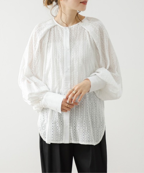 AMELY(エミリー)の「ドットカットワークブラウス(シャツ/ブラウス・レディース・ブラック/ホワイト・フリー)」の3枚目の写真