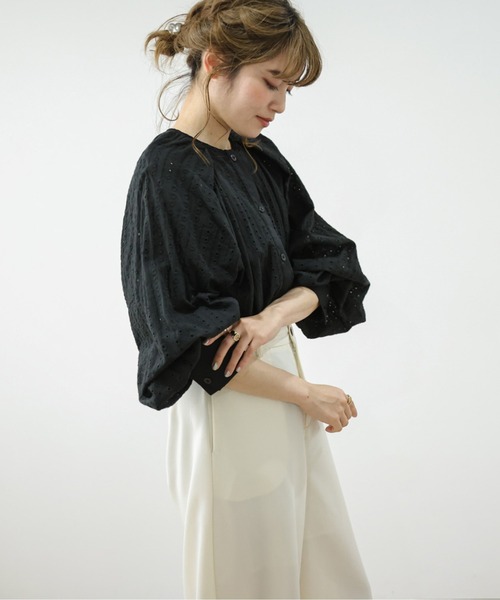 AMELY(エミリー)の「ドットカットワークブラウス(シャツ/ブラウス・レディース・ブラック/ホワイト・フリー)」の9枚目の写真