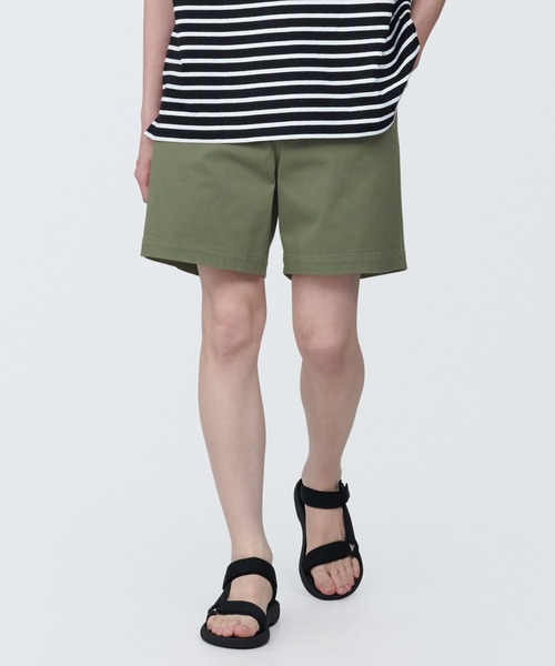 無印良品(ムジルシリョウヒン)の「紳士 ストレッチチノショートパンツ(チノパンツ・メンズ・ネイビー系/ブラウン/ライトベージュ/カーキ系5/ライトグレー/ライトブルー・XL/L/S/XS/M)」の5枚目の写真