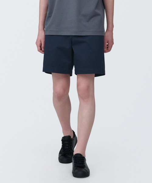 無印良品(ムジルシリョウヒン)の「紳士 ストレッチチノショートパンツ(チノパンツ・メンズ・ネイビー系/ブラウン/ライトベージュ/カーキ系5/ライトグレー/ライトブルー・XL/L/S/XS/M)」の6枚目の写真