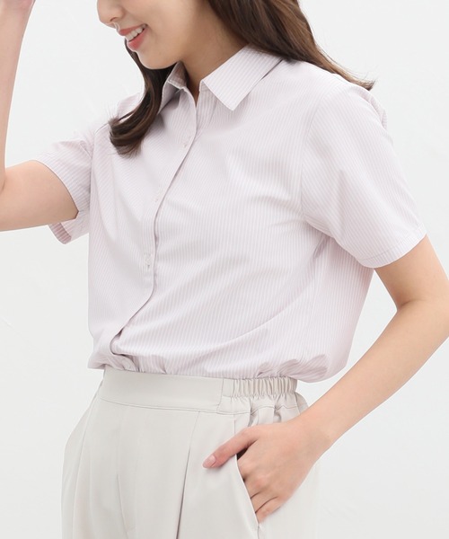 Honeys（ハニーズ）の「半袖スキッパーシャツ（ビジネスシャツ・レディース・ホワイト×グレー/ライトブルー/ピンク系その他/ホワイト/ブルー系その他・S/M/L/LL/3L）」の5枚目の写真