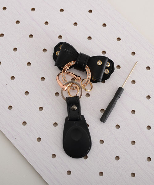 TONE SELECT GOODS（トーンセレクトグッズ）の「【float】リボン ゴールドリング ラインストーン キーリング/キーケース【6色展開】（キーケース/キーアクセサリー・レディース・オフホワイト/ブラック/ブルーグレー/ライトピンク/モスグリーン/レッド・FREE）」の10枚目の写真