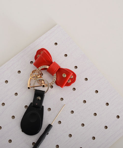 TONE SELECT GOODS（トーンセレクトグッズ）の「【float】リボン ゴールドリング ラインストーン キーリング/キーケース【6色展開】（キーケース/キーアクセサリー・レディース・オフホワイト/ブラック/ブルーグレー/ライトピンク/モスグリーン/レッド・FREE）」の14枚目の写真