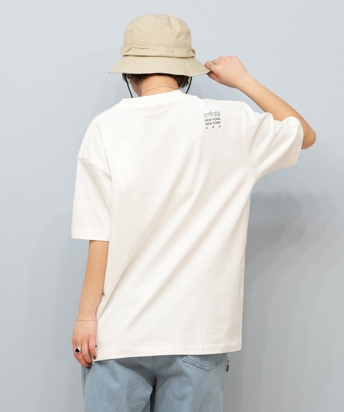 Manhattan Portage(マンハッタンポーテージ)の「【ユニセックス】Manhattan Portage/マンハッタンポーテージ オーバーサイズTシャツ LOGO MP-M579(Tシャツ/カットソー・レディース・ブラック×ホワイト/ホワイト×ブラック/ホワイト×ブルー/ライトグレー・M/L/XL)」の9枚目の写真
