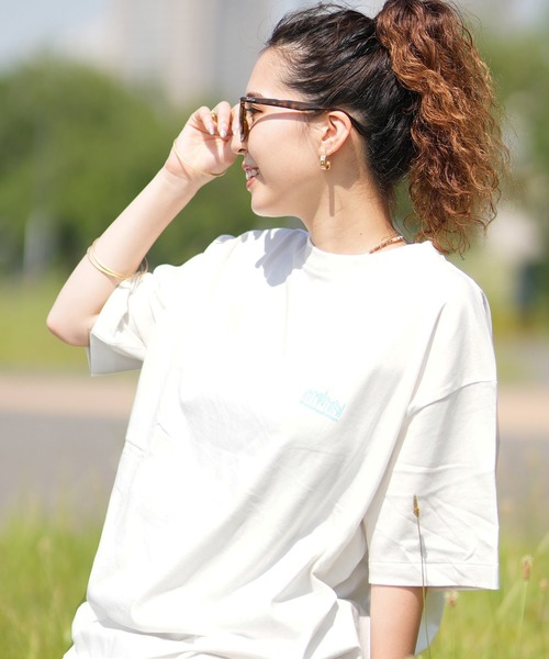 Manhattan Portage(マンハッタンポーテージ)の「【ユニセックス】Manhattan Portage/マンハッタンポーテージ オーバーサイズTシャツ LOGO MP-M579(Tシャツ/カットソー・レディース・ブラック×ホワイト/ホワイト×ブラック/ホワイト×ブルー/ライトグレー・M/L/XL)」の15枚目の写真